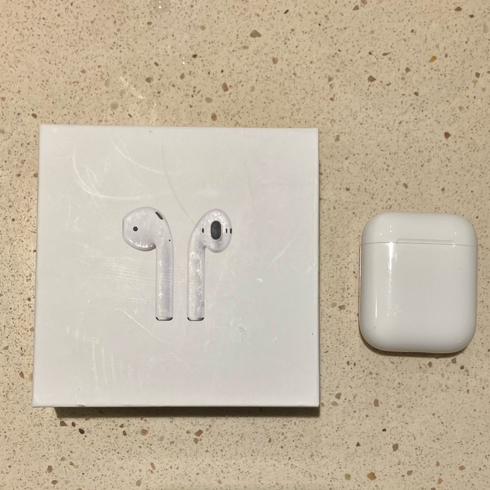 Apple AirPods 1st Gen Wireless Bluetooth Earbuds and Charging Case